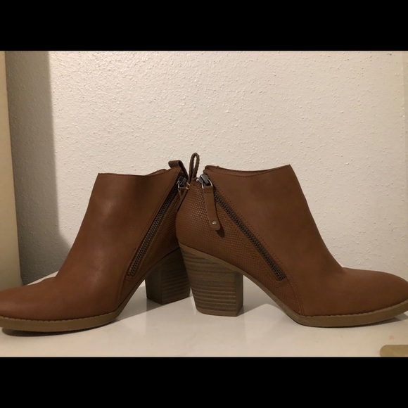 BOOTIES - Picture 3 of 3